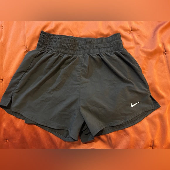 Small Nike Black Running Shorts Stretchy‎ Workout Gym, Athleisure - Picture 1 of 5